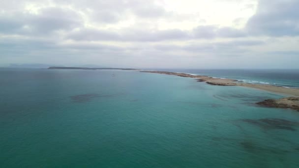 Fly Reverse Drone Beach Formentera Island Ibiza Spain Fall 2022 — Stockvideo