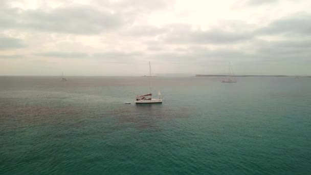 Панорамна Орбіта Безпілотного Пляжного Літака Острів Ібіца Іспанія Восени 2022 — стокове відео