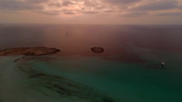 Широкий Огляд Орбіти Безпілотного Пляжного Літака Острів Ібіца Іспанія Восени — стокове відео