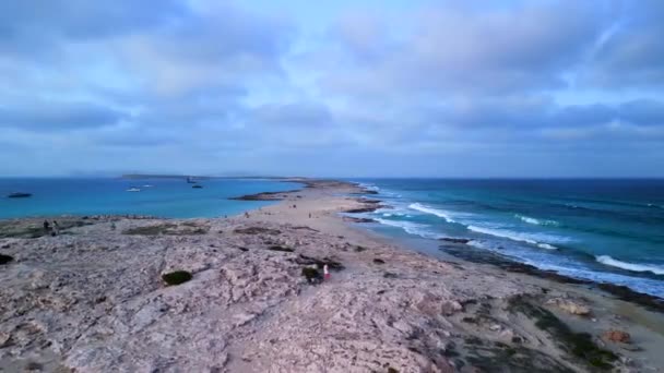 Бум Скольжения Правый Пляж Беспилотника Formentera Острова Ибица Испании Осень — стоковое видео