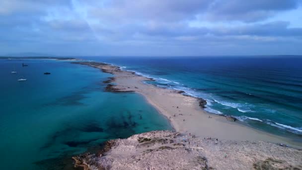 Panorama Τροχιά Drone Παραλία Formentera Νησί Ibiza Spain Πτώση 2022 — Αρχείο Βίντεο
