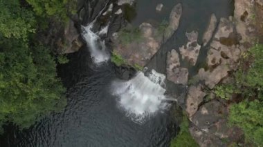 vertical birds eye view drone thailand jungle khlong chao on island ko kut, dezember 2022. High Quality 4k Cinematic footage