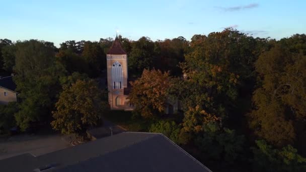 Descending Drone Village Church Paretz Brandenburg Havelland Germany Summer Evening — Stok video