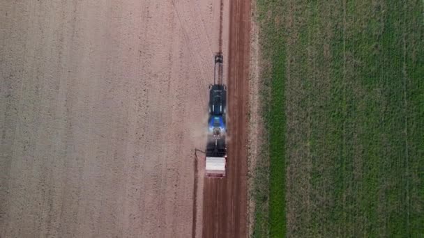 Vertical Birds Eye View Drone Tractor Fall Field Brandenburg Havelland — Vídeo de stock