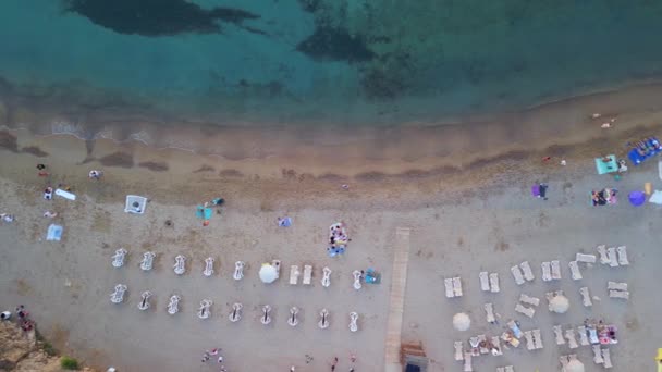 Verticale Vogels Oog Uitzicht Drone Cala Benirras Strand Ibiza Spanje — Stockvideo