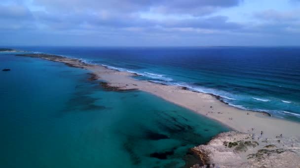 Bred Omloppsbana Översikt Drönare Stranden Formentera Ibiza Spain Hösten 2022 — Stockvideo