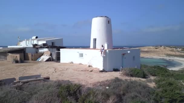 Vlieg Omgekeerde Drone Moli Sal Beach Formentera Eiland Ibiza Spanje — Stockvideo