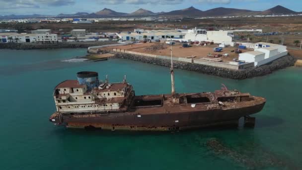 Wide Orbit Overview Drone Shipwreck Beach Lanzarote Canary Islands Sunny — Video