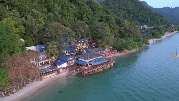 Fliegen Rückwärts Drohne Weiß Sand Beach Koh Chang Insel Thailand — Stockvideo