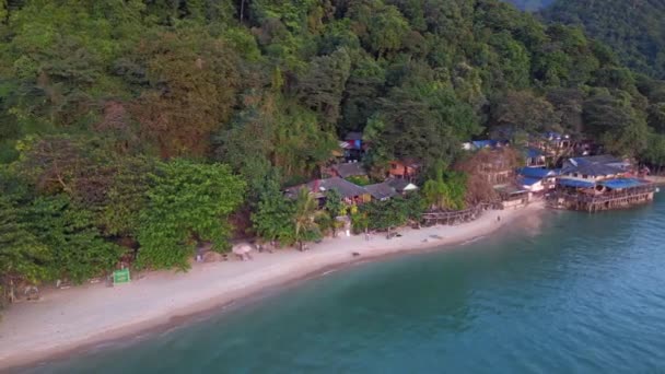 Visão Geral Ampla Órbita Drone Branco Areia Praia Koh Chang — Vídeo de Stock