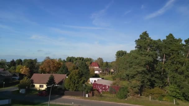 Volar Marcha Atrás Drone Ace Track Oval Course Alemania Día — Vídeo de stock