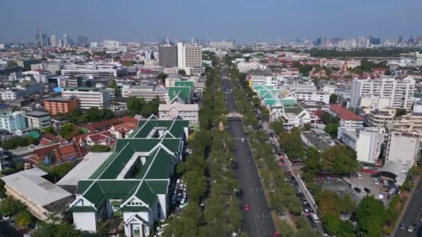 全景概览无人在曼谷街道尾翼 阳光灿烂的2022年 优质4K电影胶片 — 图库视频影像