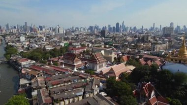 panorama orbit drone Bangkok Tempel thailand Wat Saket Golden Mount, sunny day 2022. High Quality 4k Cinematic footage. 