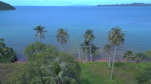 Volare Drone Inverso Spiaggia Naturale Koh Chang Isola Thailandia Giornata — Video Stock