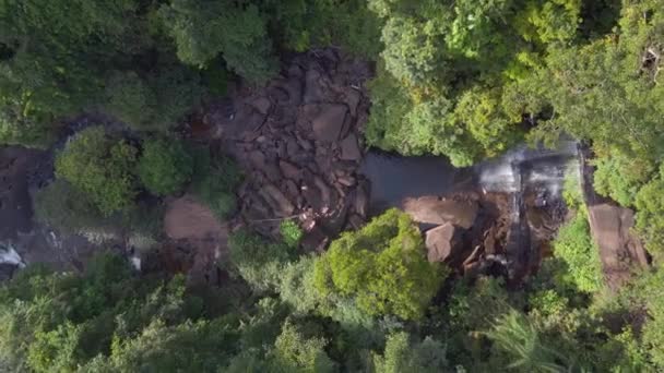 Вертикальные Птицы Взгляд Беспилотник Хуан Нам Кьяо Водопад Глубоко Джунглях — стоковое видео