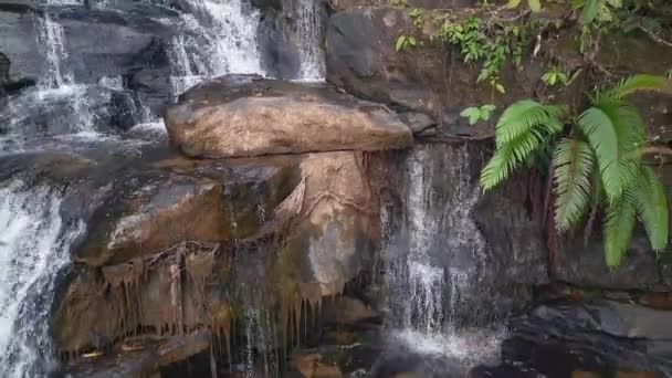 Fly Reverse Drone Huang Nam Khiao Waterfall Deep Jungle Island — Vídeo de stock