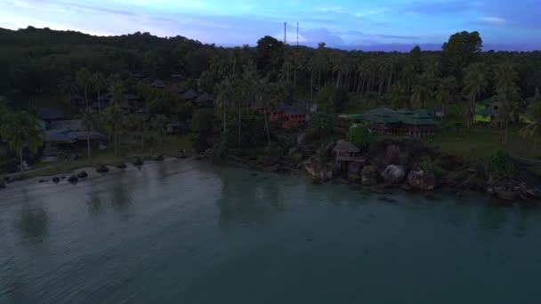 Ampia Orbita Panoramica Drone Spiaggia Kut Isola Thailandia Mattina Alba — Video Stock