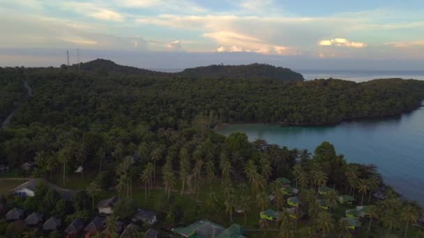 パノラマの概要ドローン Kut島タイ朝の日の出2022 高品質4K映画の映像 — ストック動画
