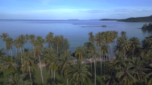 飞越泰国科特岛无人飞机海滩上空晨曦2022 高质量的4K电影胶片 — 图库视频影像