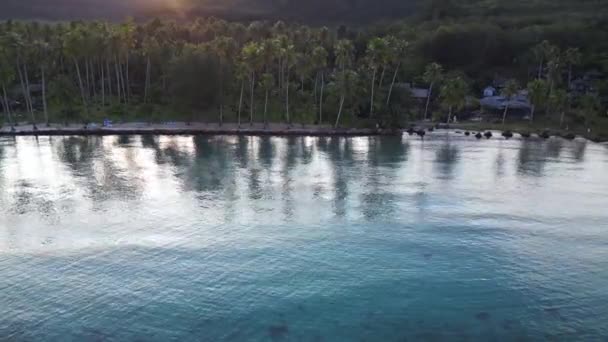 宽轨道概览无人驾驶飞机在梦想的海滩 Kut岛 泰国早晨日出2022 高质量的4K电影胶片 — 图库视频影像