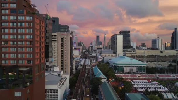 Absteigende Drohne Stadtbezirk Siam Bangkok Thailand Sonnenuntergang 2022 Hochwertiges Filmmaterial — Stockvideo
