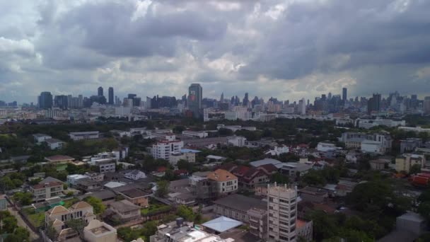 Rückwärts Fliegen Drohne Bangkok District Ari Thailand 2022 Uhd Filmmaterial — Stockvideo