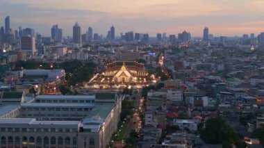 Tayland ve 2022 'de geniş yörüngede insansız hava aracı. 4k uhd sinematik çekim.