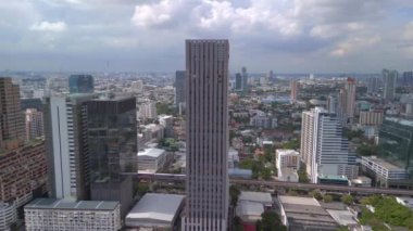 Bangkok Bölgesi Modern Ari, Tayland 2022, fantastik hava manzaralı uçuş. 4k uhd sinematik çekim.