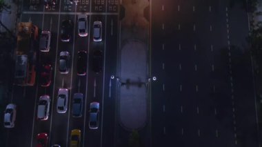 İHA Bangkok Demokrasi Anıtı 'nı gece Tayland 2022' de dikin. 4k uhd sinematik çekim.