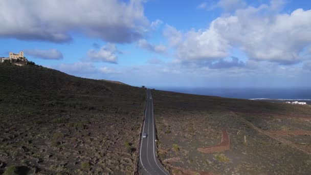 Sobrevuelo Volar Dron Lanzarote Volcán Campo Lava Agricultura Ceniza Carretera — Vídeos de Stock