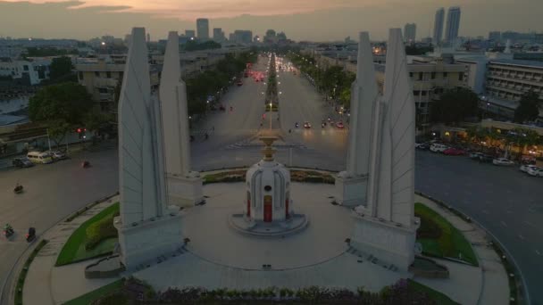 Rückwärtsdrohne Thailand 2022 Uhd Filmmaterial — Stockvideo