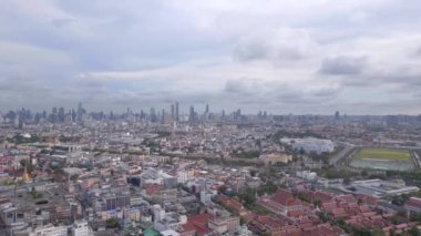 Panorama 'nın insansız hava aracı Phra Sumen Kalesi, Bangkok Tayland 2022. 4k uhd sinematik çekim.
