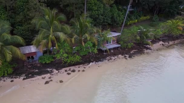 Fly Reverse Drone Koh Kood Island Bang Bao Beach Ththailand — стоковое видео