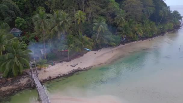 Szeroki Przegląd Orbity Dron Koh Kood Wyspa Bang Bao Plaża — Wideo stockowe
