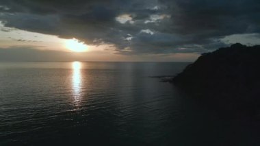 Ada Koh Kood Tayland 'daki Panorama Genel Görünüm İHA bulutlu plajı ve 2022 yüksek kaliteli 4k... sinematik görüntü.