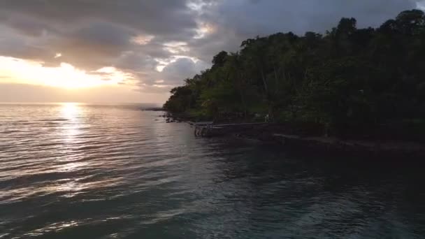 Panorama Orbit Drohne Bewölkt Sonnenuntergang Strand Auf Insel Koh Kood — Stockvideo