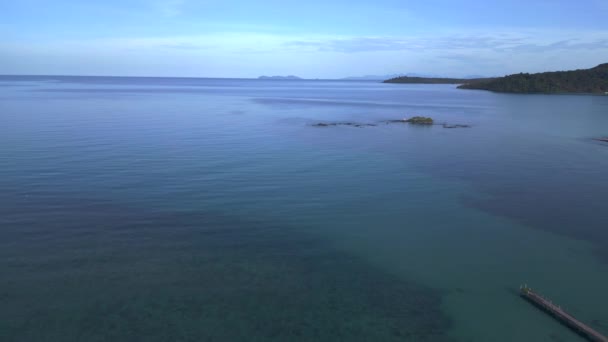 Voler Inverse Drone Palmier Plage Koh Kood Île Thaïlande Matin — Video