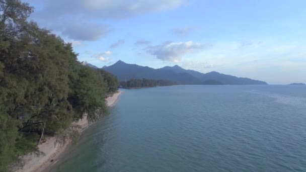 Fly Reverse Drone Klong Prao Beach Koh Chang Island Ταϊλάνδη — Αρχείο Βίντεο