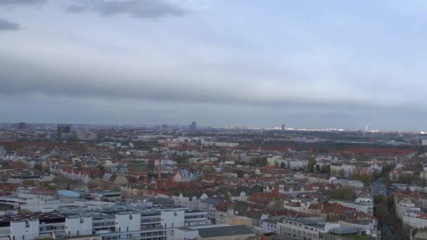 Regniga Dag Grå Moln Över Berlin Distrikt Steglitz Tyskland Panorama — Stockvideo