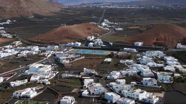 Village White Houses Villas Lanzarote 2023 Panorama Overview Drone Uhd — Stock Video