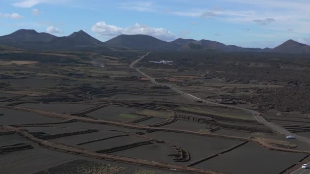 Lanzarote Campo Lava Volcán 2023 Boom Deslizándose Izquierda Drone Uhd — Vídeos de Stock