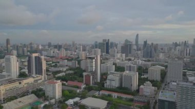 Bangkok şehir bölgesi Siyam, Tayland 2022 rotasyonu sağ İHA 4k uhd sinematik görüntüler.