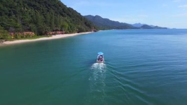 Ada koh chang thailand 2022 panorama yörünge drone 4k uhd sinematik görüntü.