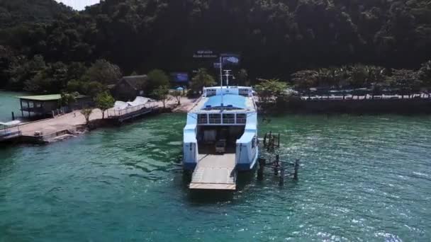Προβλήτα Προβλήτα Πλοίο Koh Chang Νησί Ταϊλάνδη 2022 Πανόραμα Τροχιά — Αρχείο Βίντεο