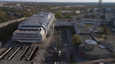 Berlin City Radyo Kulesi funkturm ve sergi merkezi buz. İHA 4k üzerinde uçuş. Sinematik görüntüler..