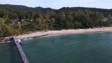 Koh Kood Cennet Adası rüyasında doğal sahil, thailand 2022 ters uçan dron 4k uhd sinematik görüntü..