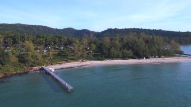 Koh Kood Cennet Adası rüyasında doğal plaj, thailand 2022 İHA 4k... sinematik görüntü..