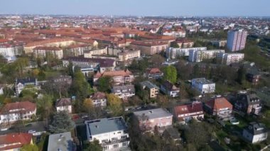 Berlin City, Almanya 'da Steglitz eyaletinde yer alan bir otoban. 4k ters uçakla uçun. Sinematik görüntüler..