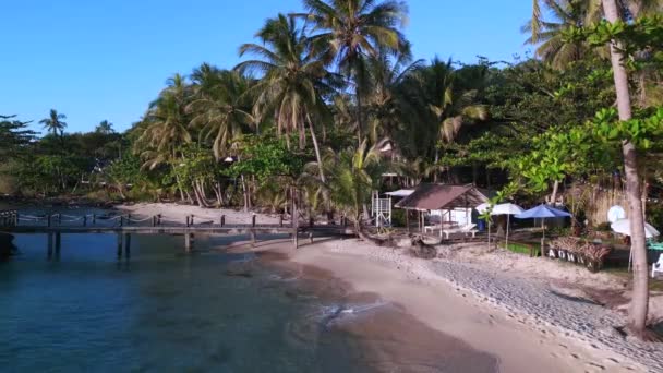 Noi Bay Kut Laguneninsel Thailand Absteigende Drohne Uhd Filmmaterial — Stockvideo