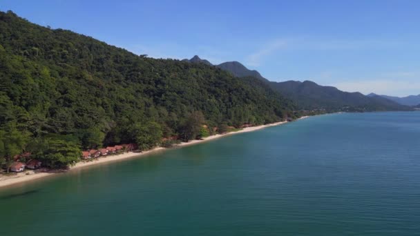 Hutten Jungle Zandstrand Eiland Koh Chang Thailand 2022 Overvlucht Drone — Stockvideo